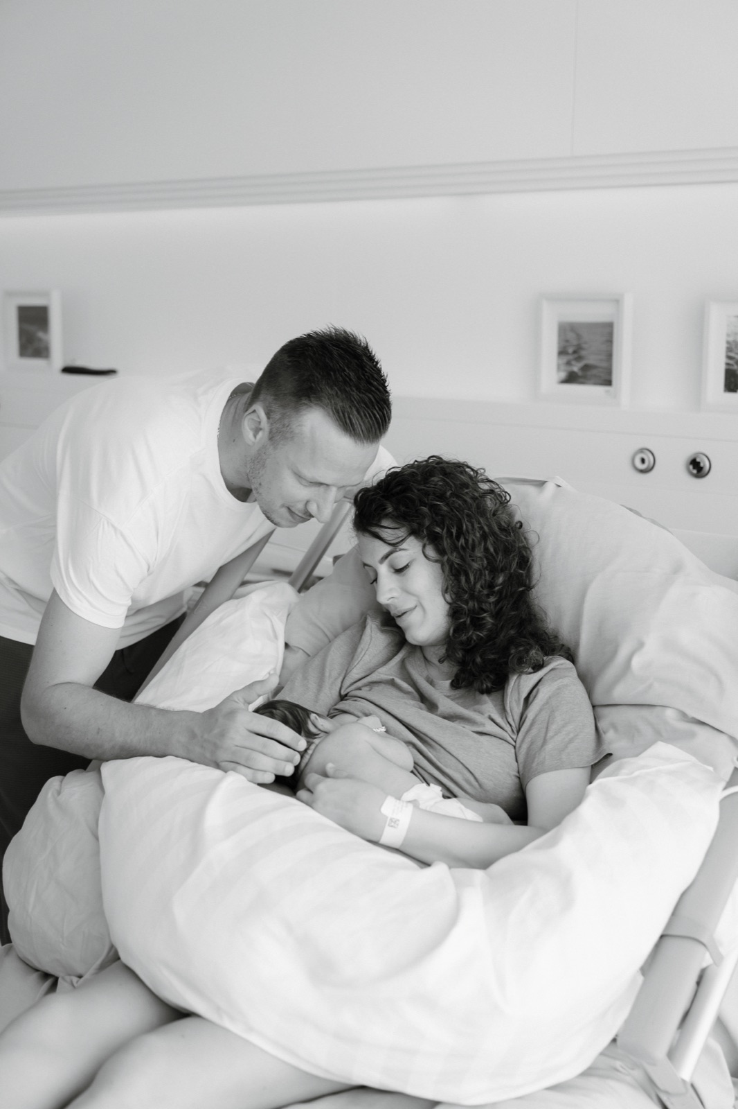 Mama a Papa mat hirem Neigebuerenen an der Maternité, Fresh48h Shooting zu Lëtzebuerg